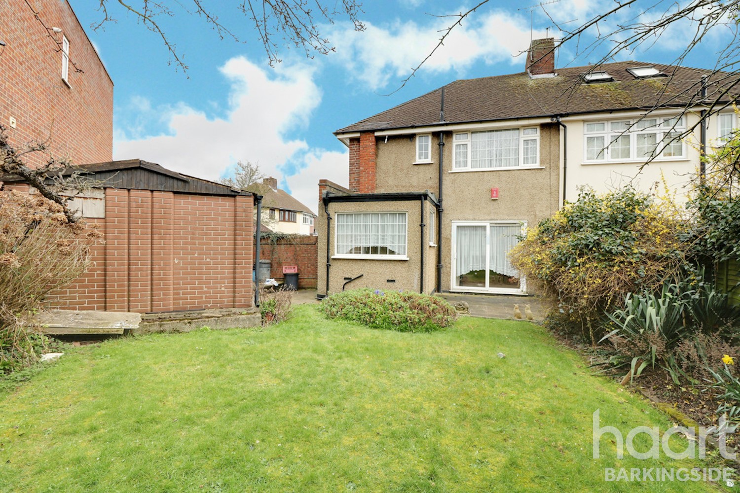 3 bedroom SemiDetached House Brunswick Gardens, Hainault £550,000