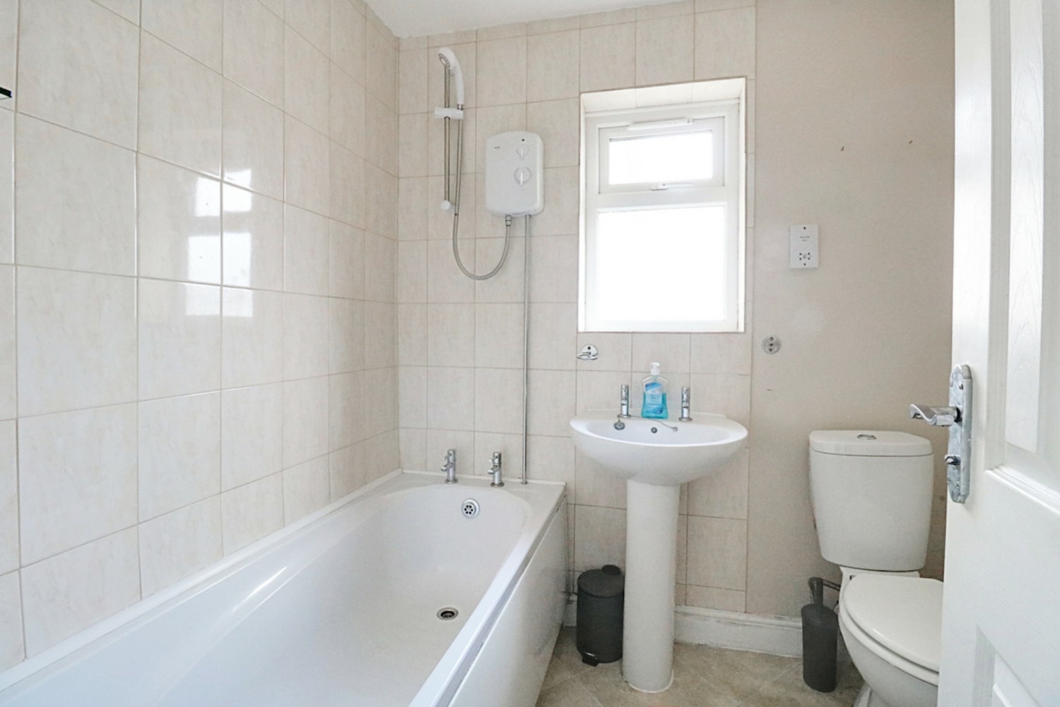 4 bedroom End-of-Terrace House | Milburn Crescent, Chelmsford | £ ...