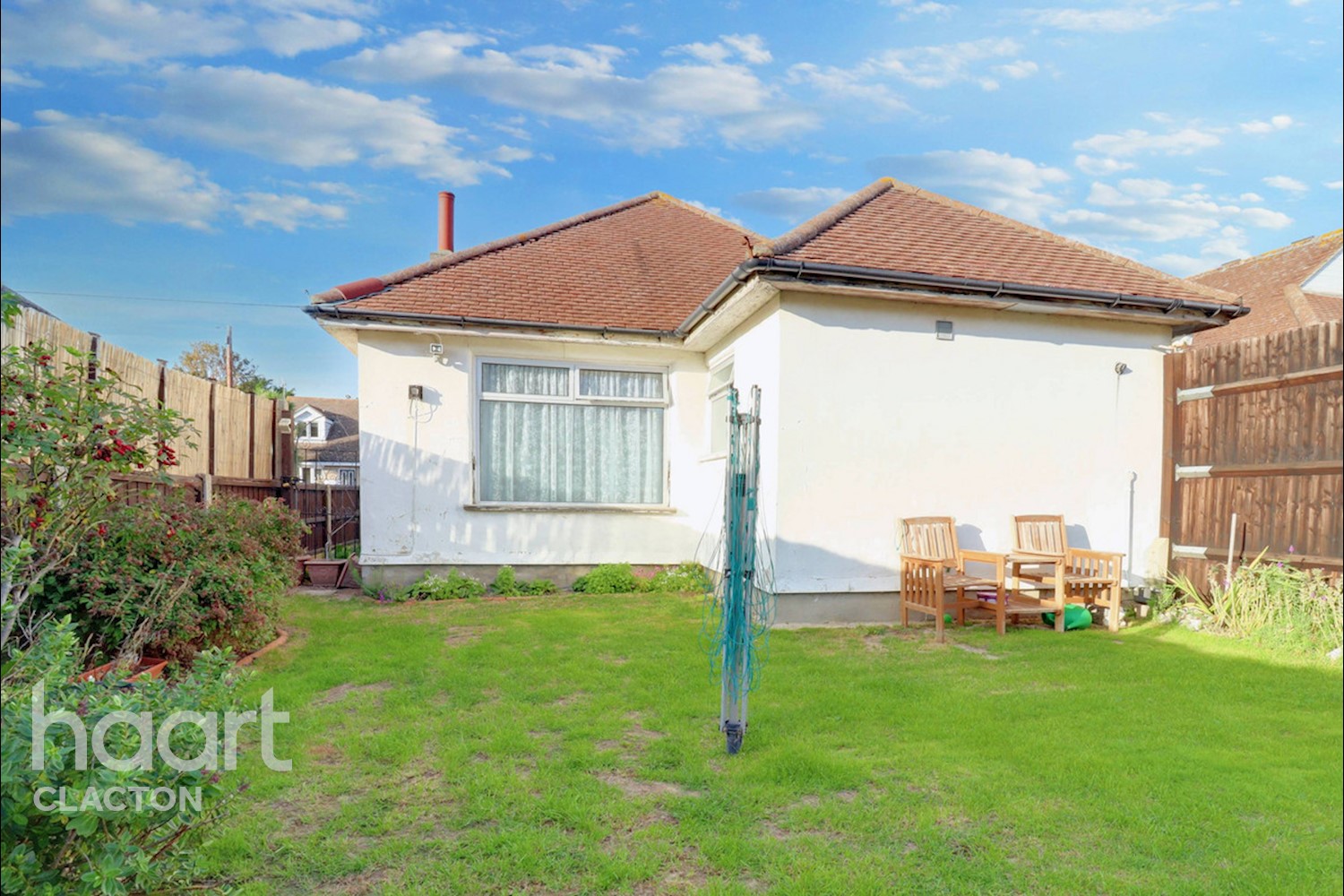 2 bedroom Bungalow Florence Road, Walton On The Naze £260,000 haart