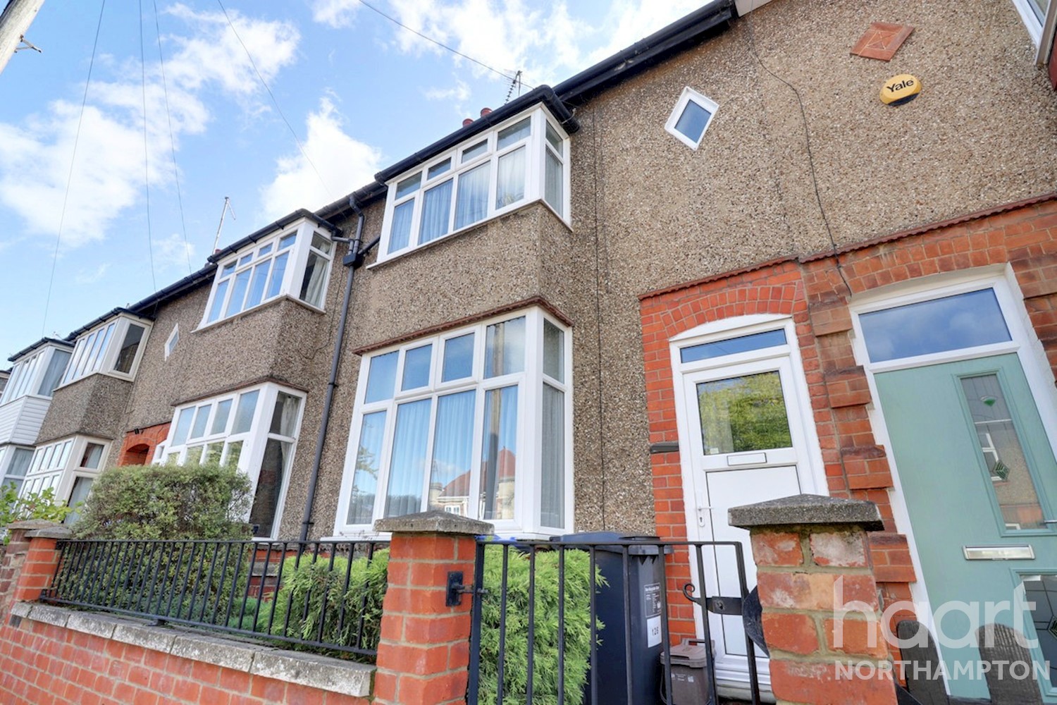 3 Bedroom Mid Terrace House Cedar Road East Northampton