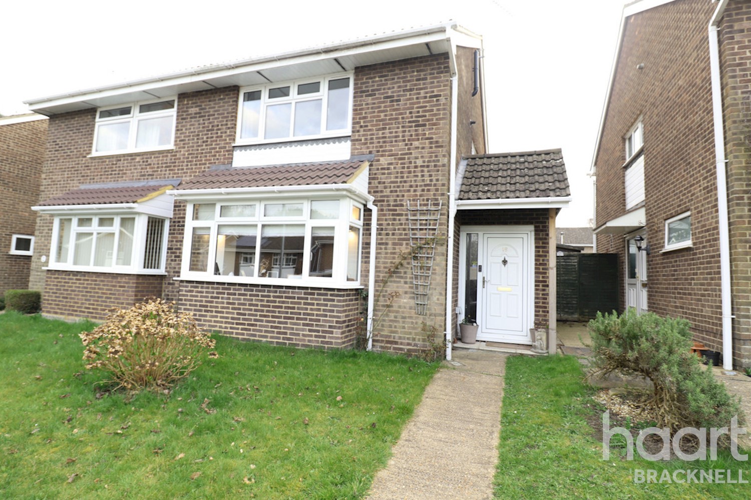 4 bedroom SemiDetached House Holland Pines, Bracknell £425,000 haart