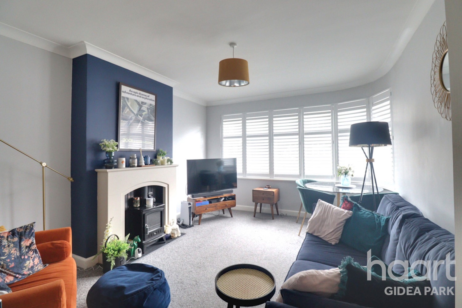2 bedroom Flat / Apartment | Hill Court, Romford, RM1 | £300,000 ...