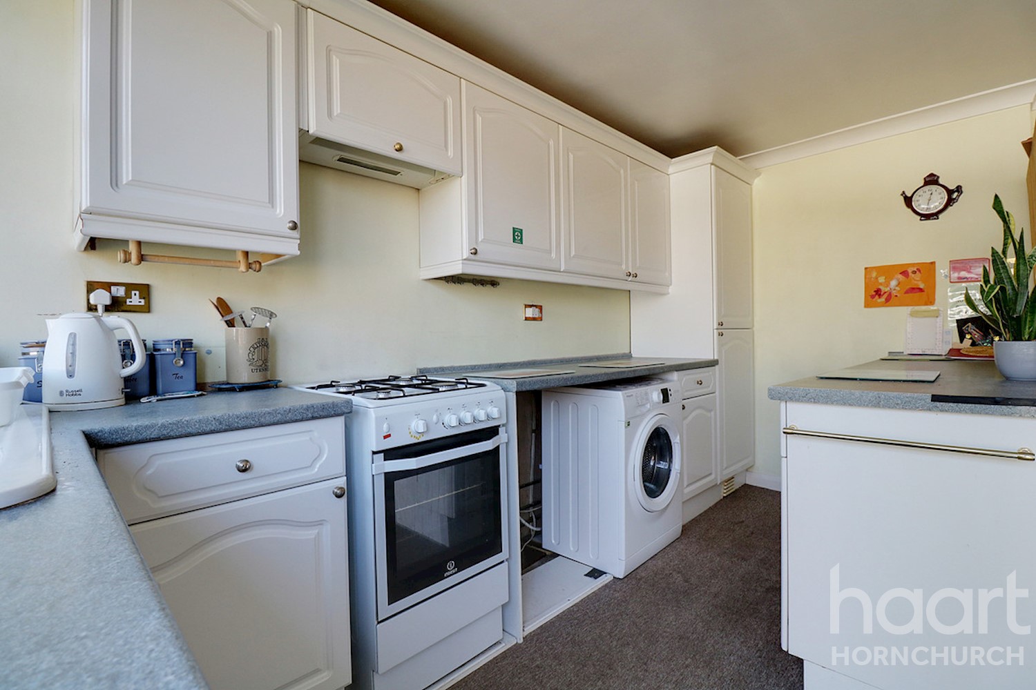 3 Bedroom Mid Terrace House Benets Road Hornchurch 375 000 Haart