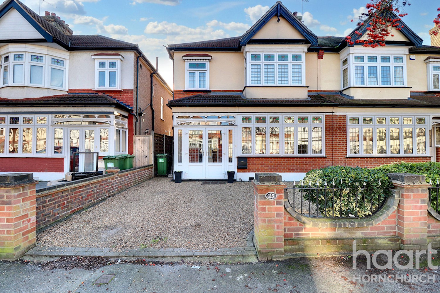 3 bedroom SemiDetached House Burnway, Hornchurch £625,000 haart