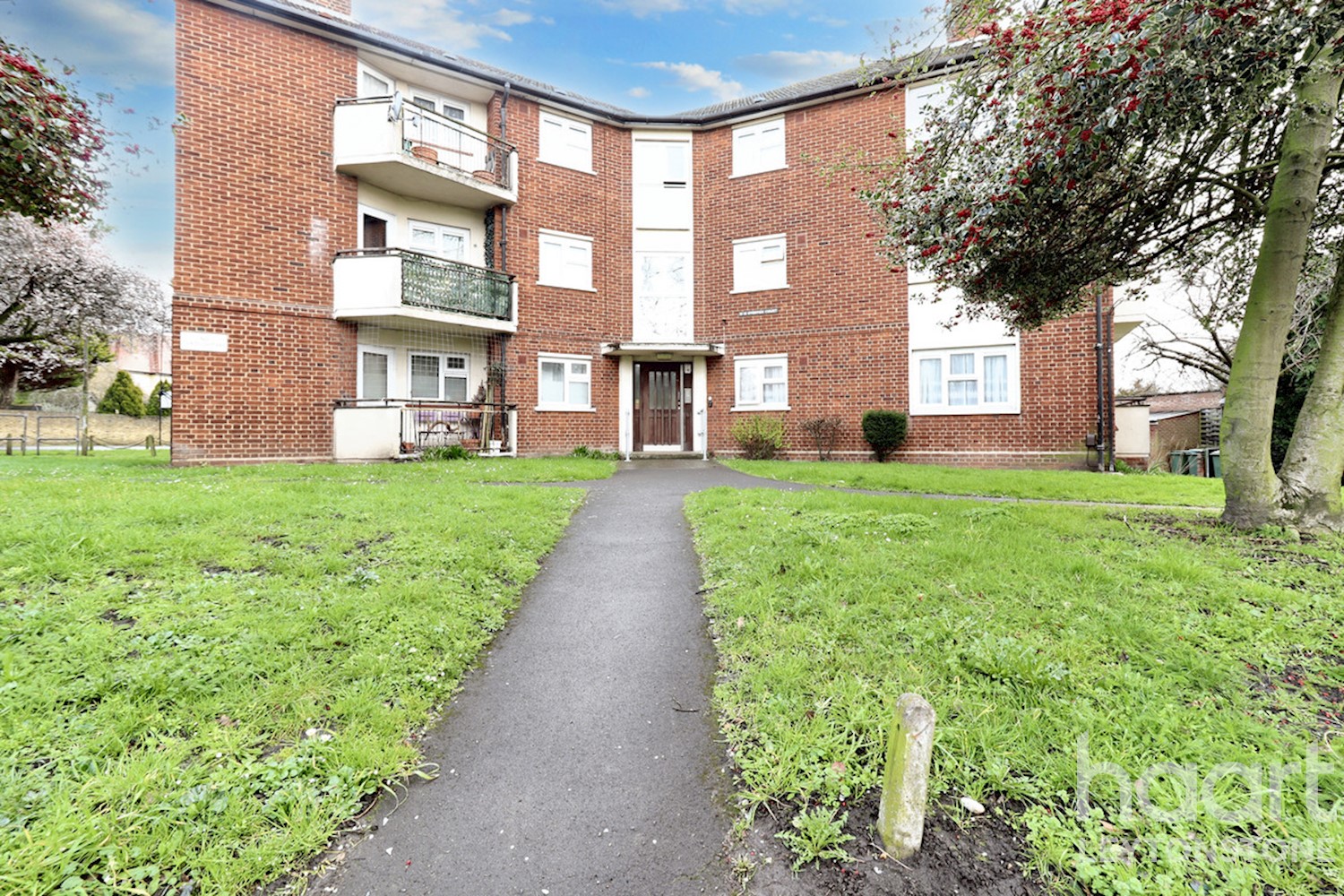 2 bedroom Flat Apartment Blake Hall Road LONDON 425 000