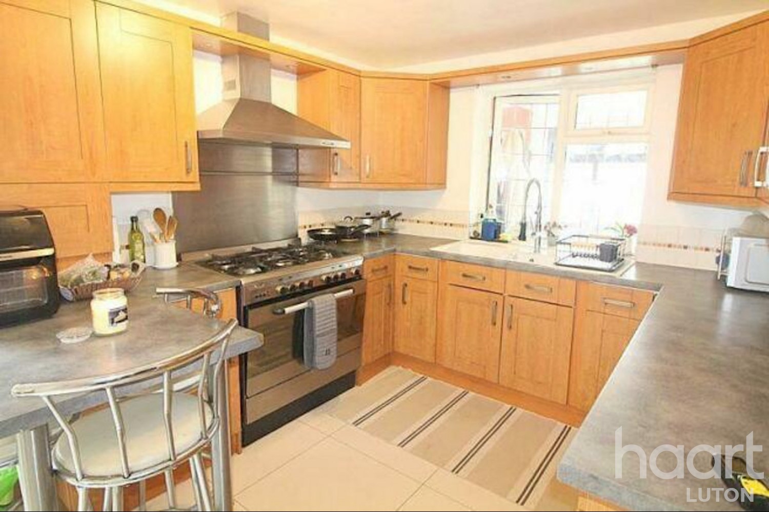 4 bedroom Detached House Glenfield Road, Luton £475,000 haart