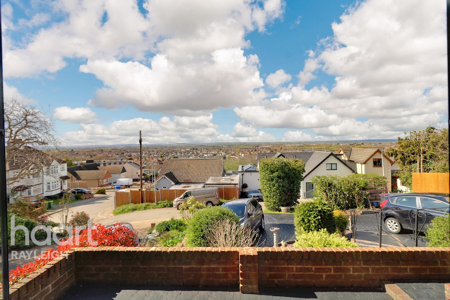 4 bedroom Detached House Hillview Road, Rayleigh £600,000 haart