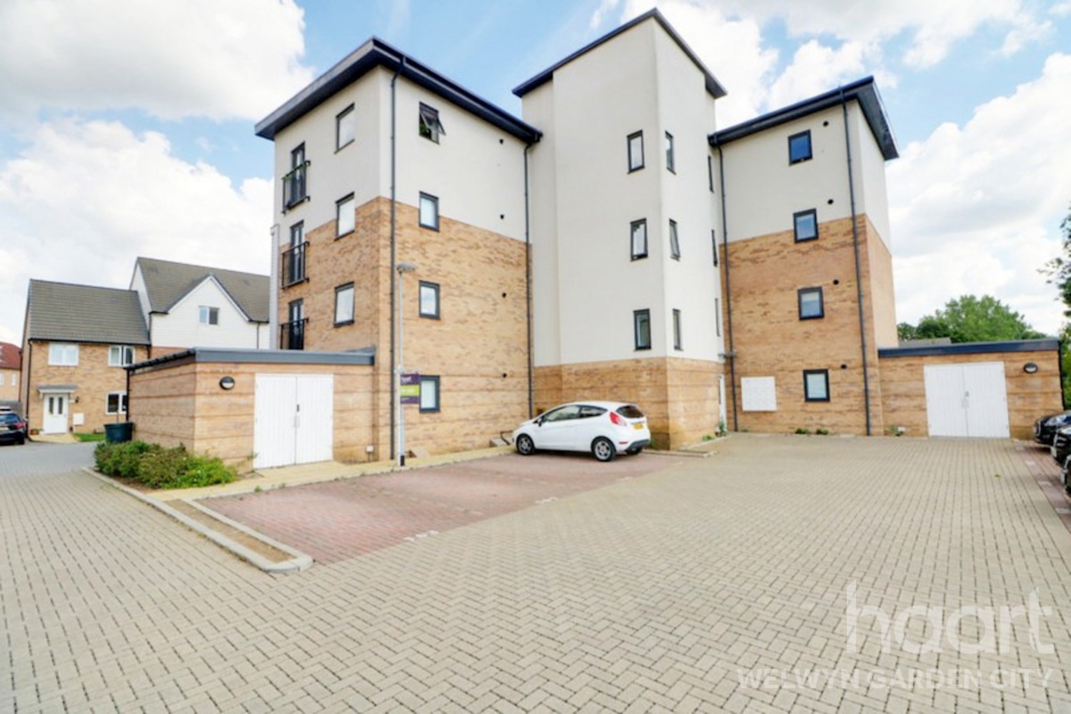 2 bedroom apartment in hatfield