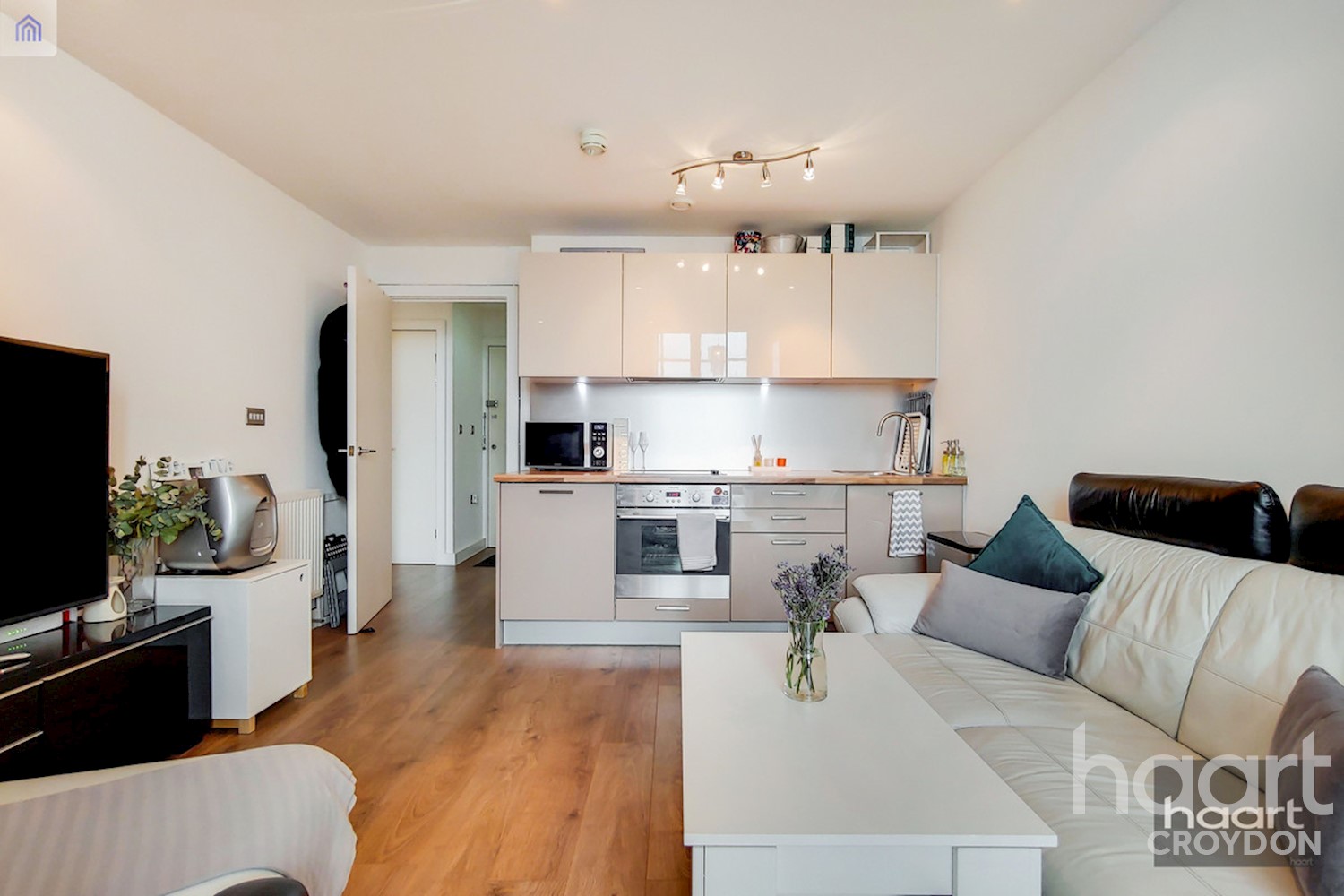 1 bedroom Flat / Apartment | Masons Avenue, Croydon | £ ...