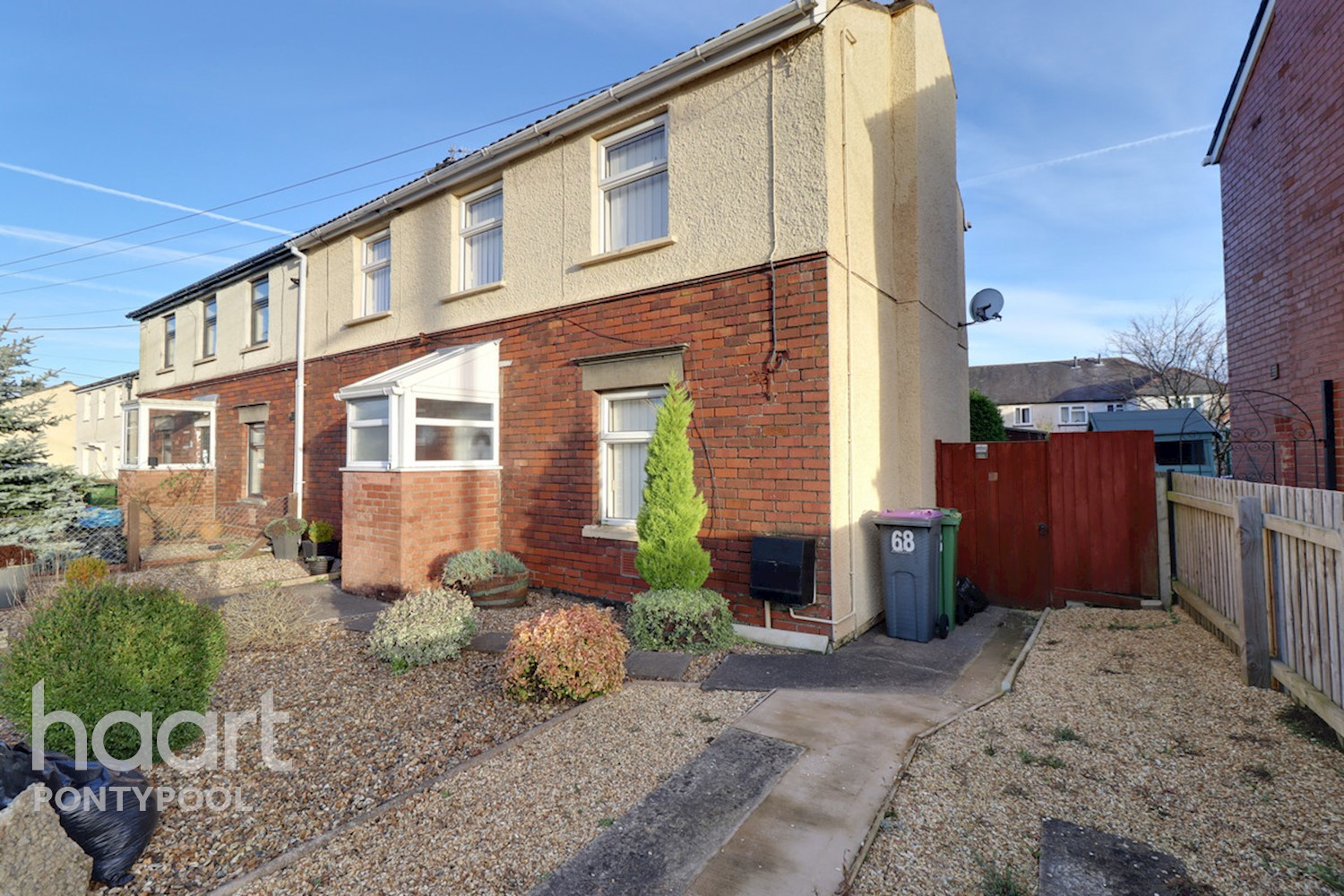 3 bedroom SemiDetached House Brynwern, Pontypool £170,000 haart