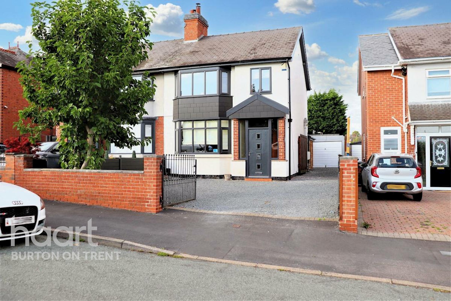 3 bedroom Semi Detached House Foston Avenue Burton On Trent