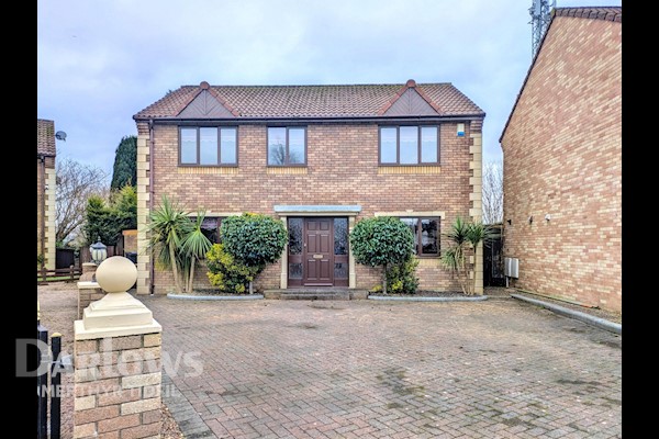 Entrance Hall  17ft 0ins x 7ft 0ins (5.18m x 2.13m)