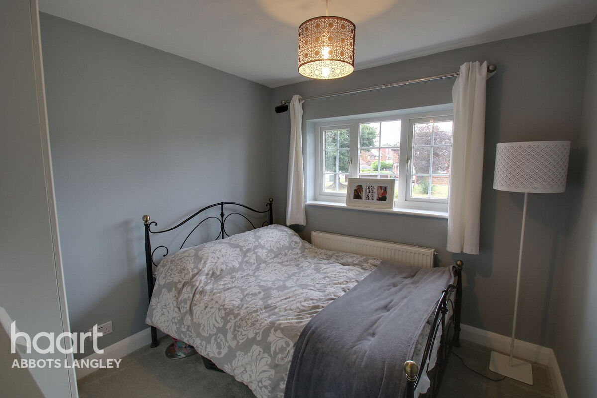 3 bedroom Terraced House The Fairway, Abbots Langley £450,000 haart