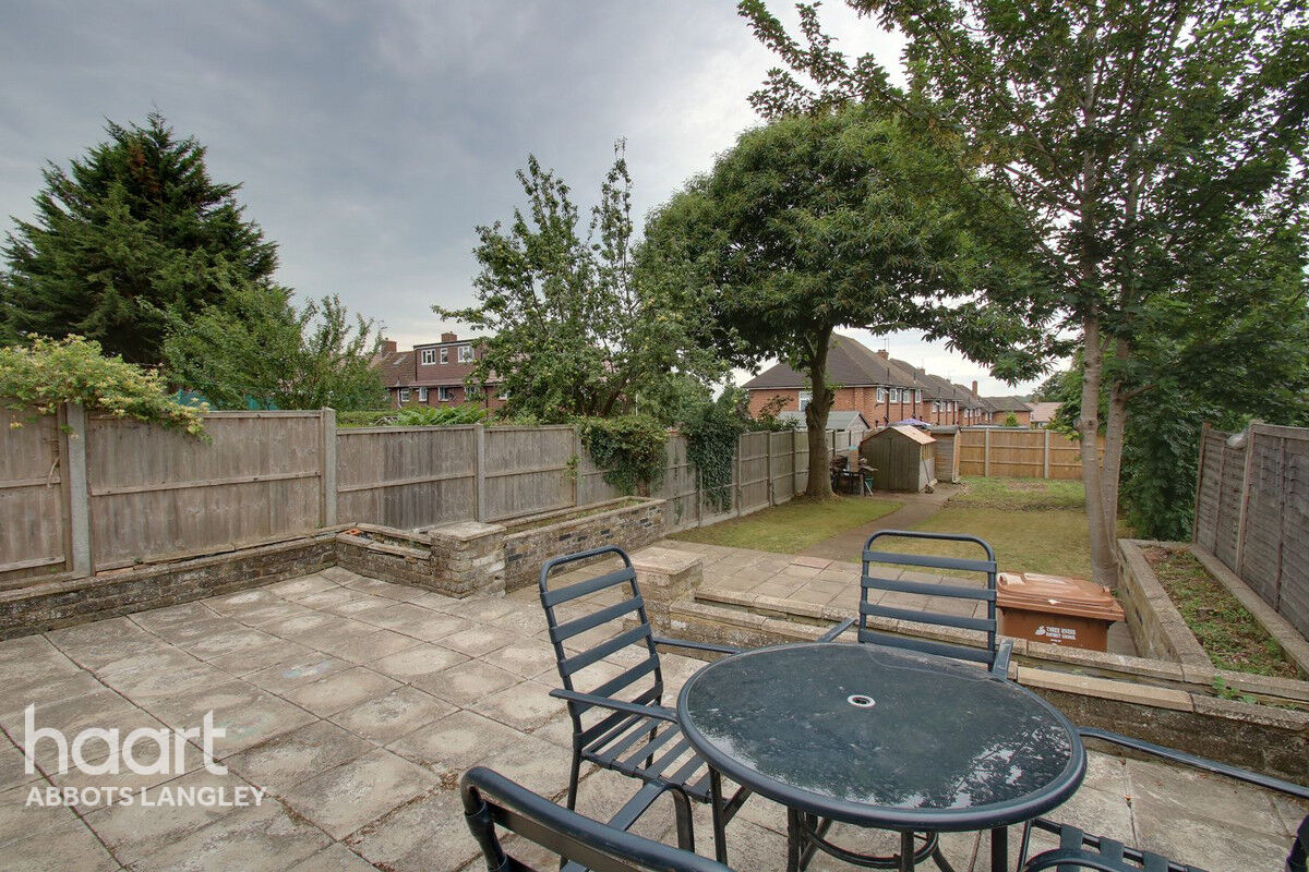 3 bedroom Terraced House The Fairway, Abbots Langley £450,000 haart
