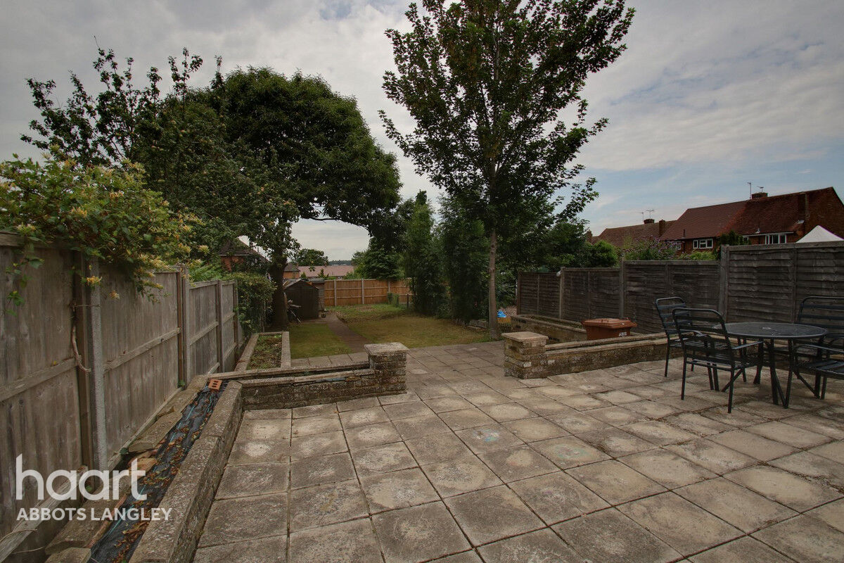 3 bedroom Terraced House The Fairway, Abbots Langley £450,000 haart