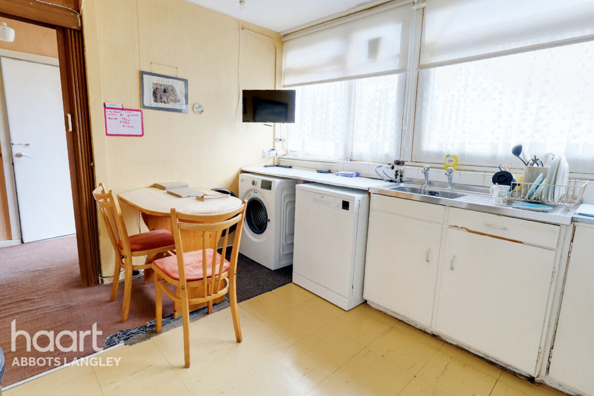 3 bedroom End of terrace house Tibbs Hill Road, Abbots Langley £