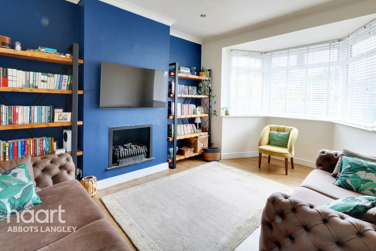 3 bedroom Semidetached house Old Close, Watford £550,000 haart