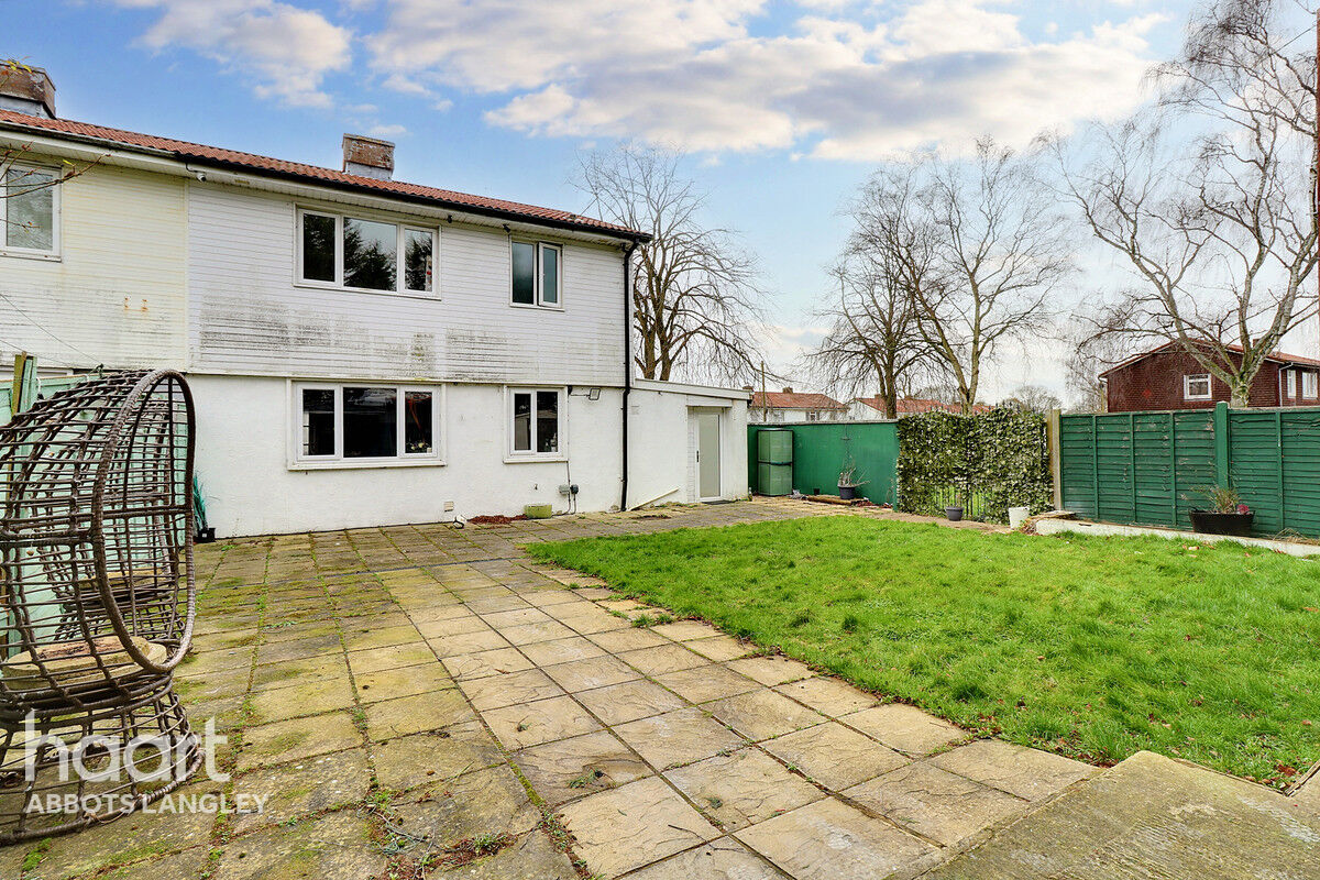 3 bedroom Semidetached house Montgomery Avenue, HEMEL HEMPSTEAD £
