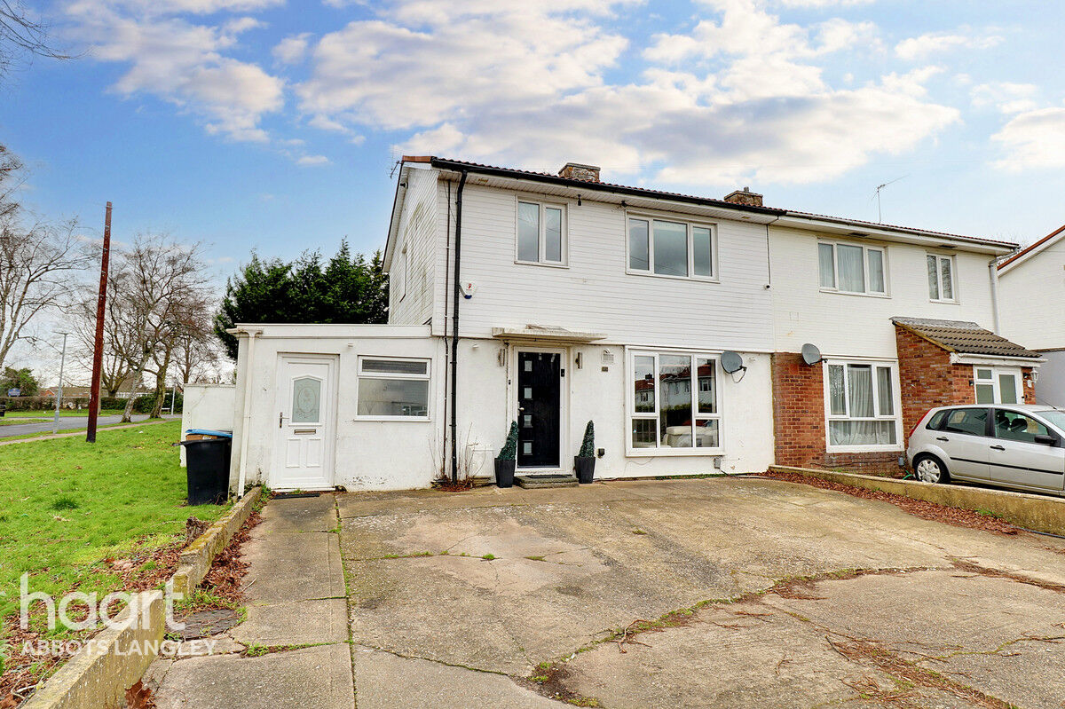 3 bedroom Semidetached house Montgomery Avenue, HEMEL HEMPSTEAD £
