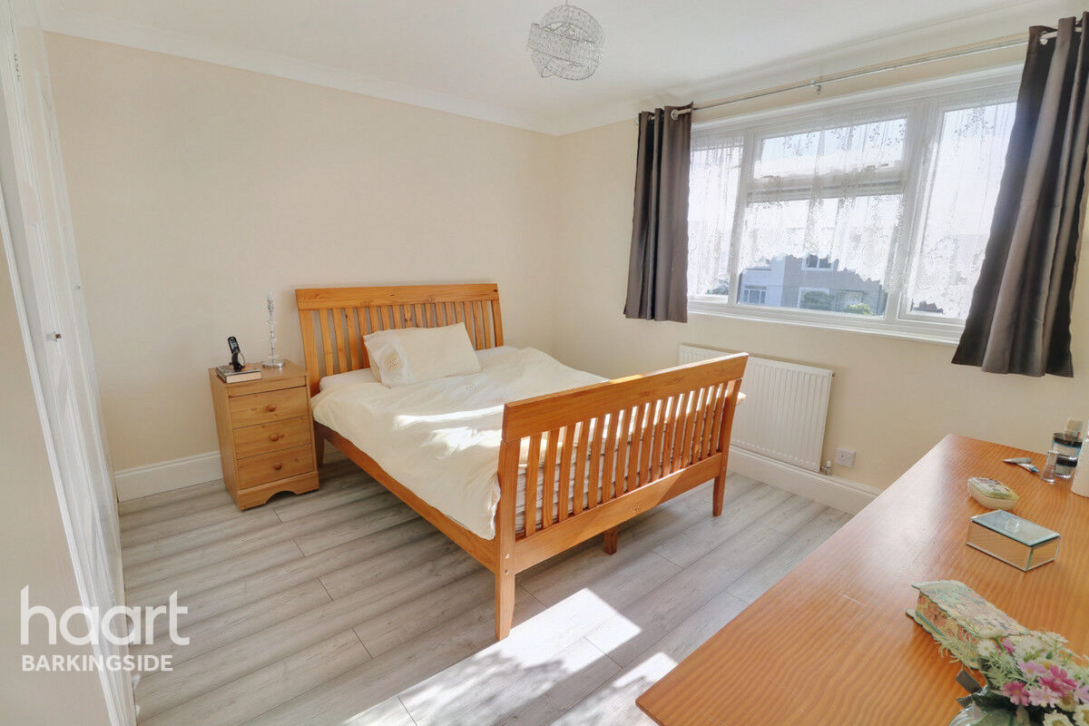 3 bedroom End of terrace house Brocket Way, Chigwell £350,000 haart