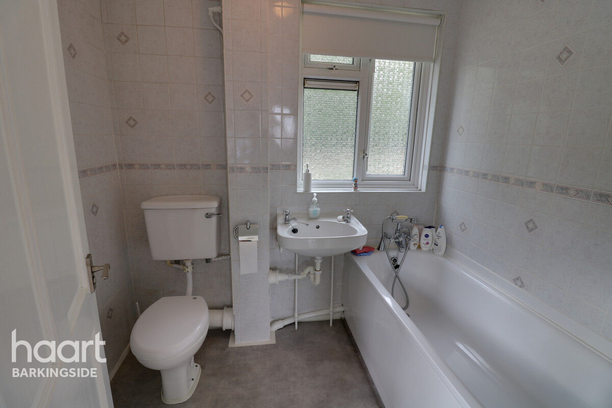 3 bedroom End of terrace house Brocket Way, Chigwell £350,000 haart