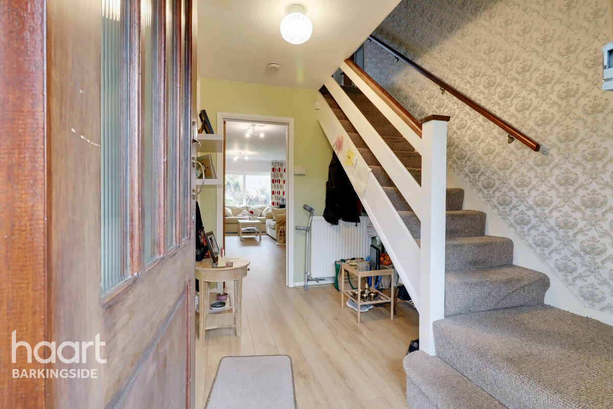 4 bedroom Semidetached house Tomswood Hill, Barkingside £600,000