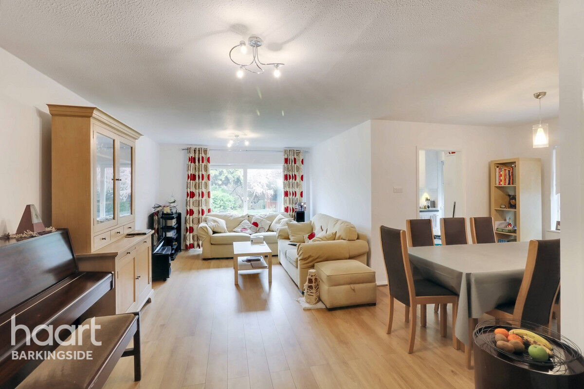 4 bedroom Semidetached house Tomswood Hill, Barkingside £600,000