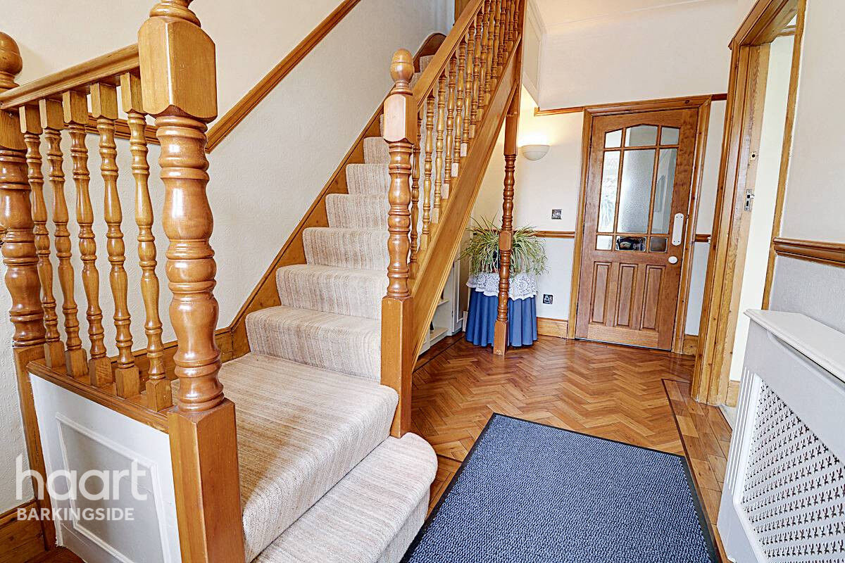 4 bedroom Semidetached house Ashurst Drive, Barkingside £700,000