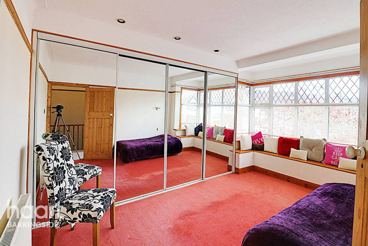 4 bedroom Semidetached house Ashurst Drive, Barkingside £700,000