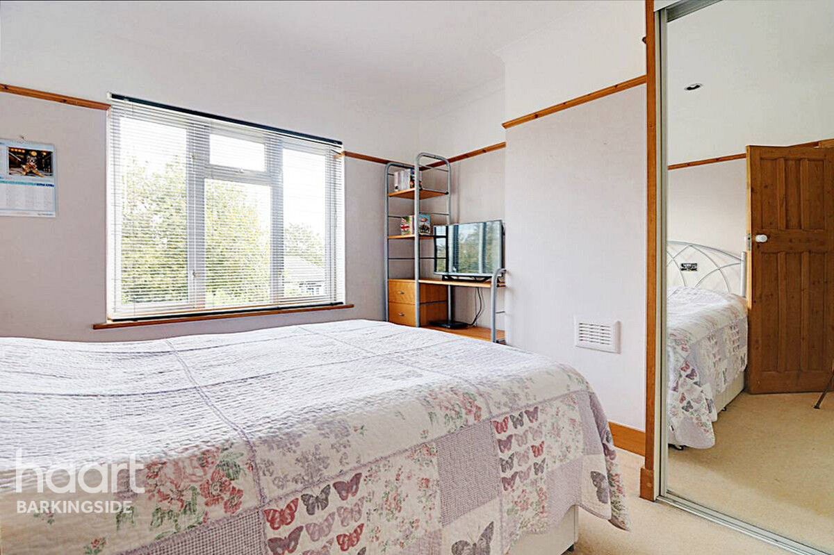 4 bedroom Semidetached house Ashurst Drive, Barkingside £700,000