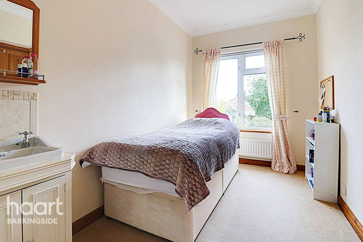 4 bedroom Semidetached house Ashurst Drive, Barkingside £700,000