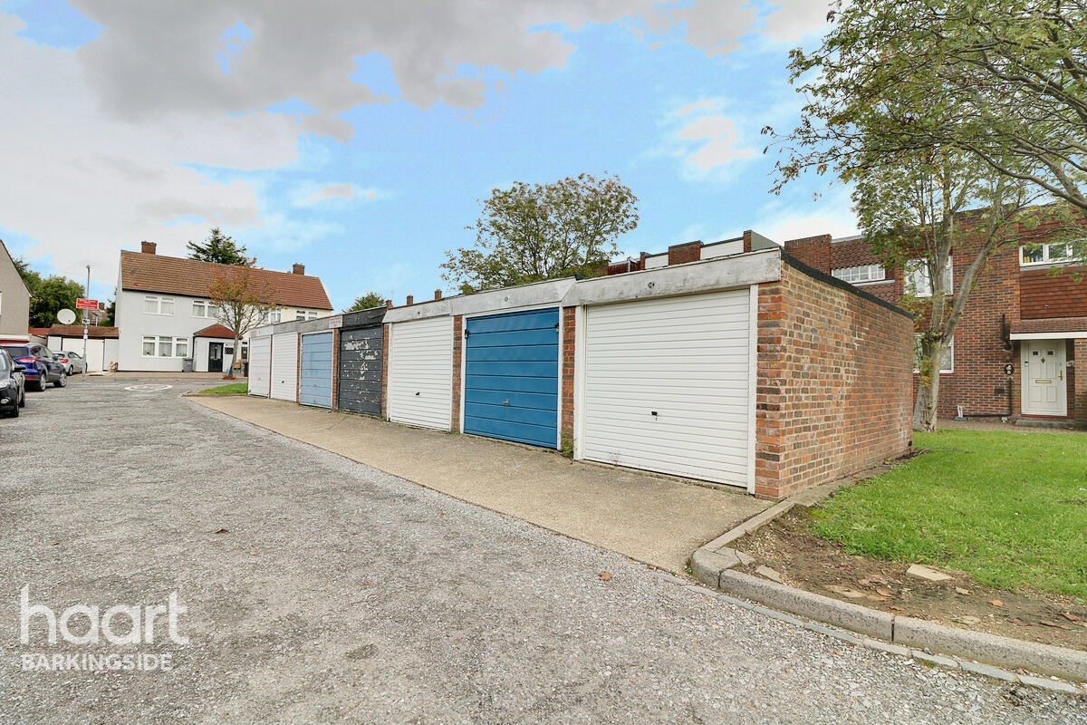 3 bedroom Terraced House Haldon Close, Chigwell £350,000 haart