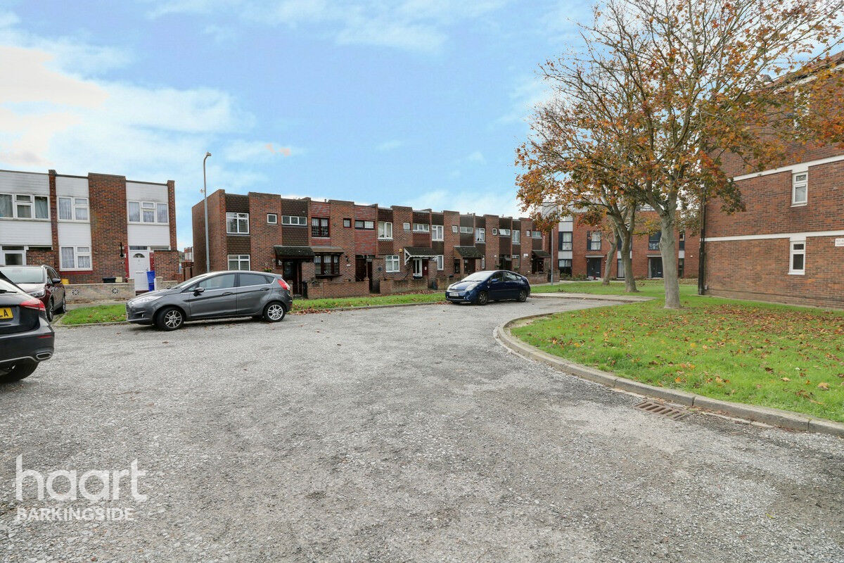 3 bedroom Terraced House Haldon Close, Chigwell £350,000 haart