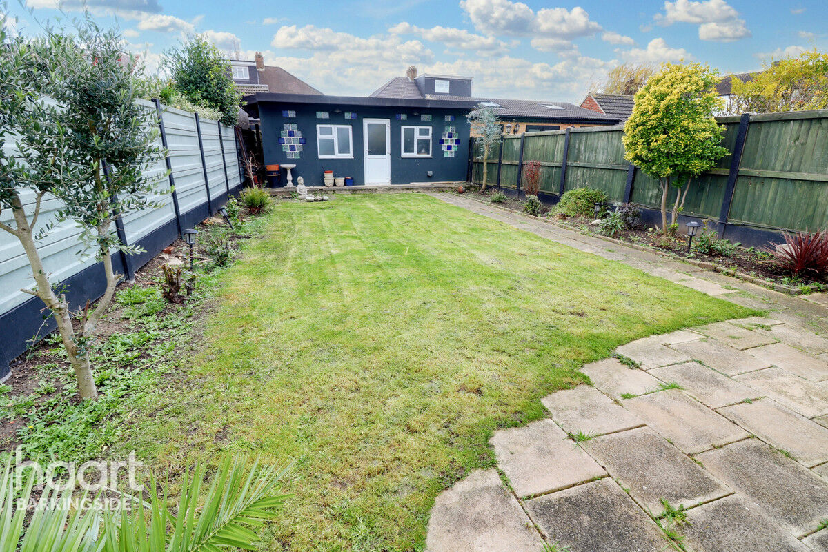 5 bedroom Semidetached house Clayhall Avenue, Clayhall £800,000