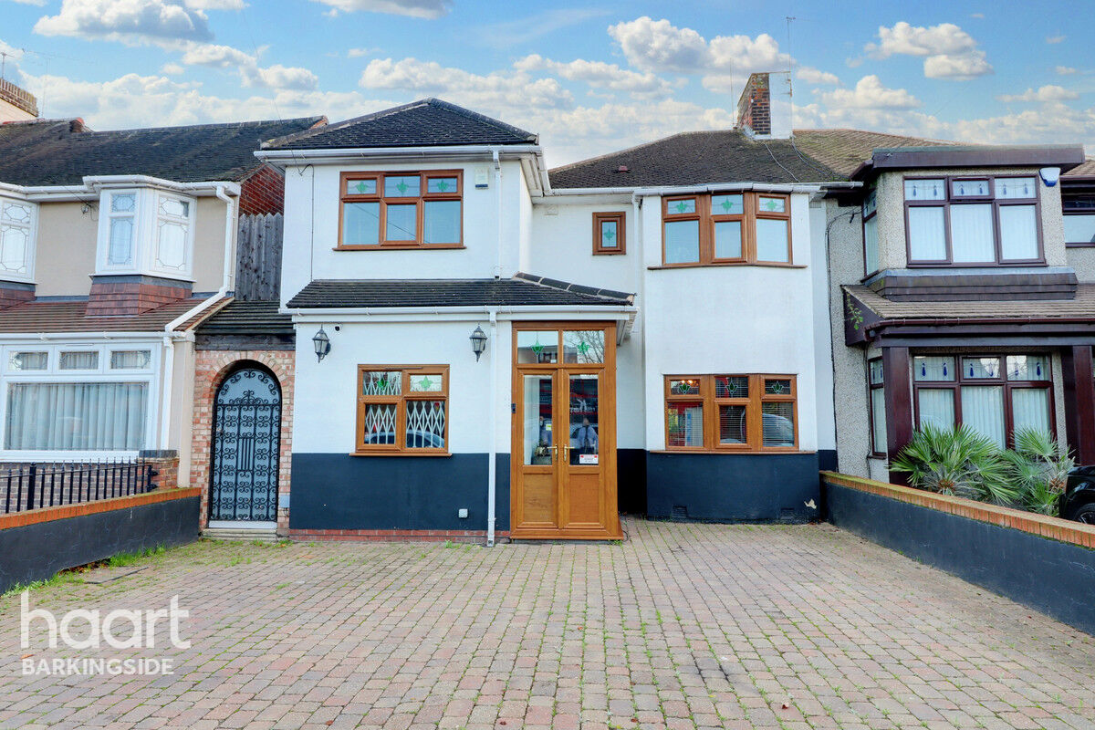 5 bedroom Semidetached house Clayhall Avenue, Clayhall £800,000