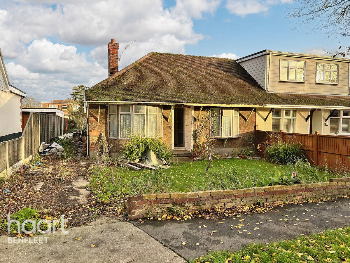 3 bedroom Semidetached bungalow Watlington Road, Benfleet £300,000