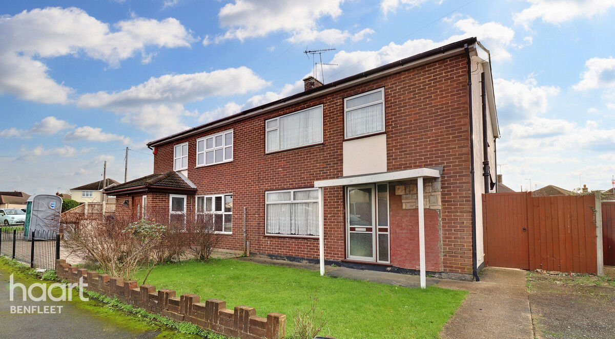 3 bedroom Semidetached house Moreland Close, Benfleet £350,000 haart