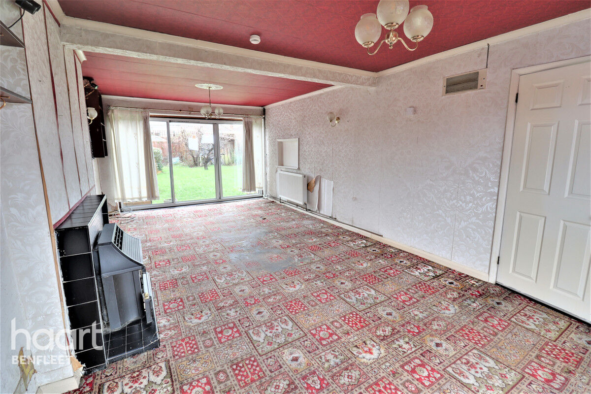 3 bedroom Semidetached house Moreland Close, Benfleet £350,000 haart