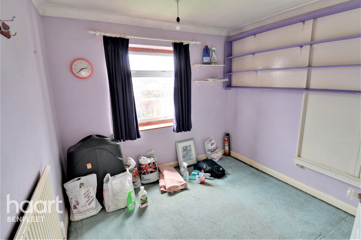 3 bedroom Semidetached house Moreland Close, Benfleet £350,000 haart