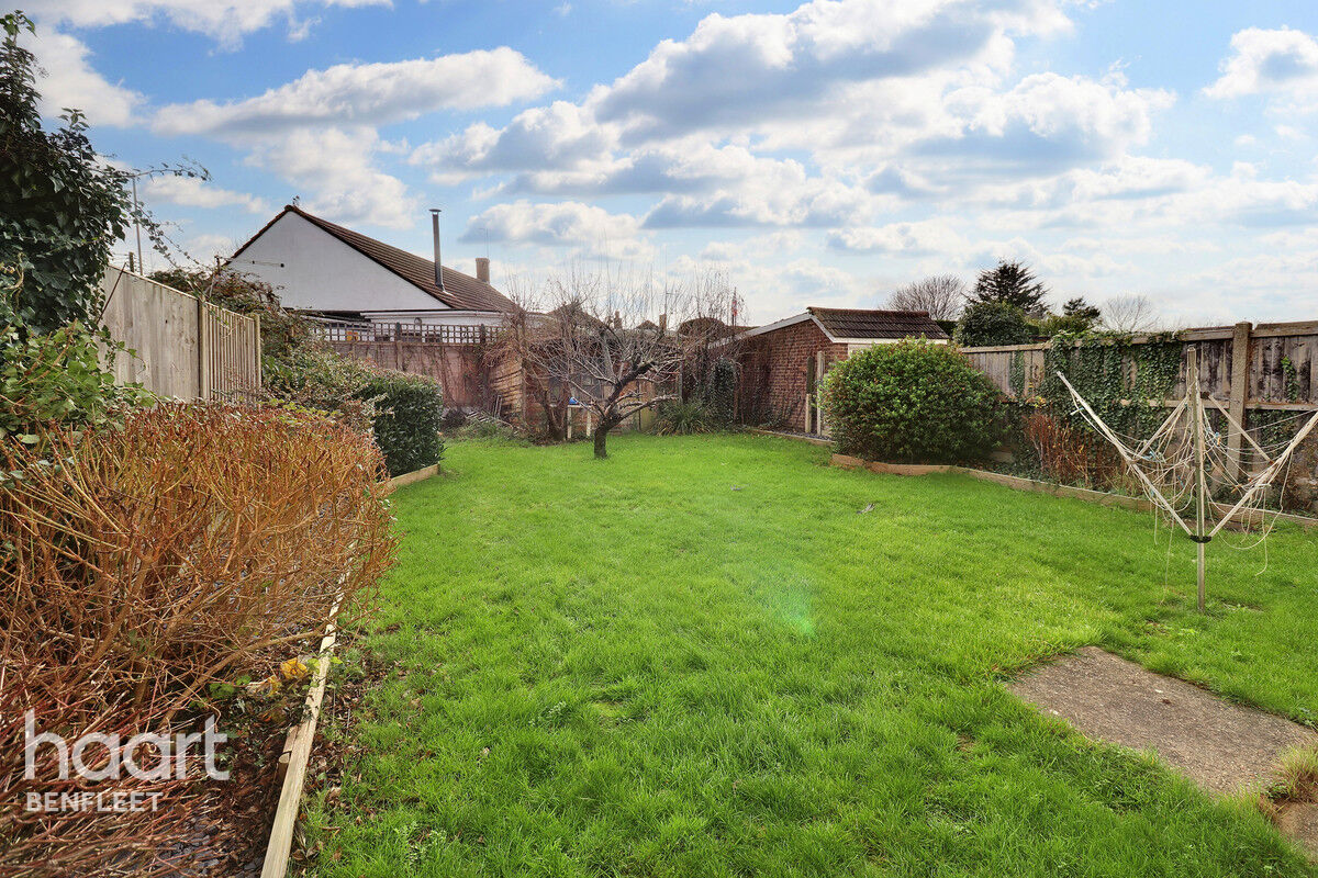 3 bedroom Semidetached house Moreland Close, Benfleet £350,000 haart
