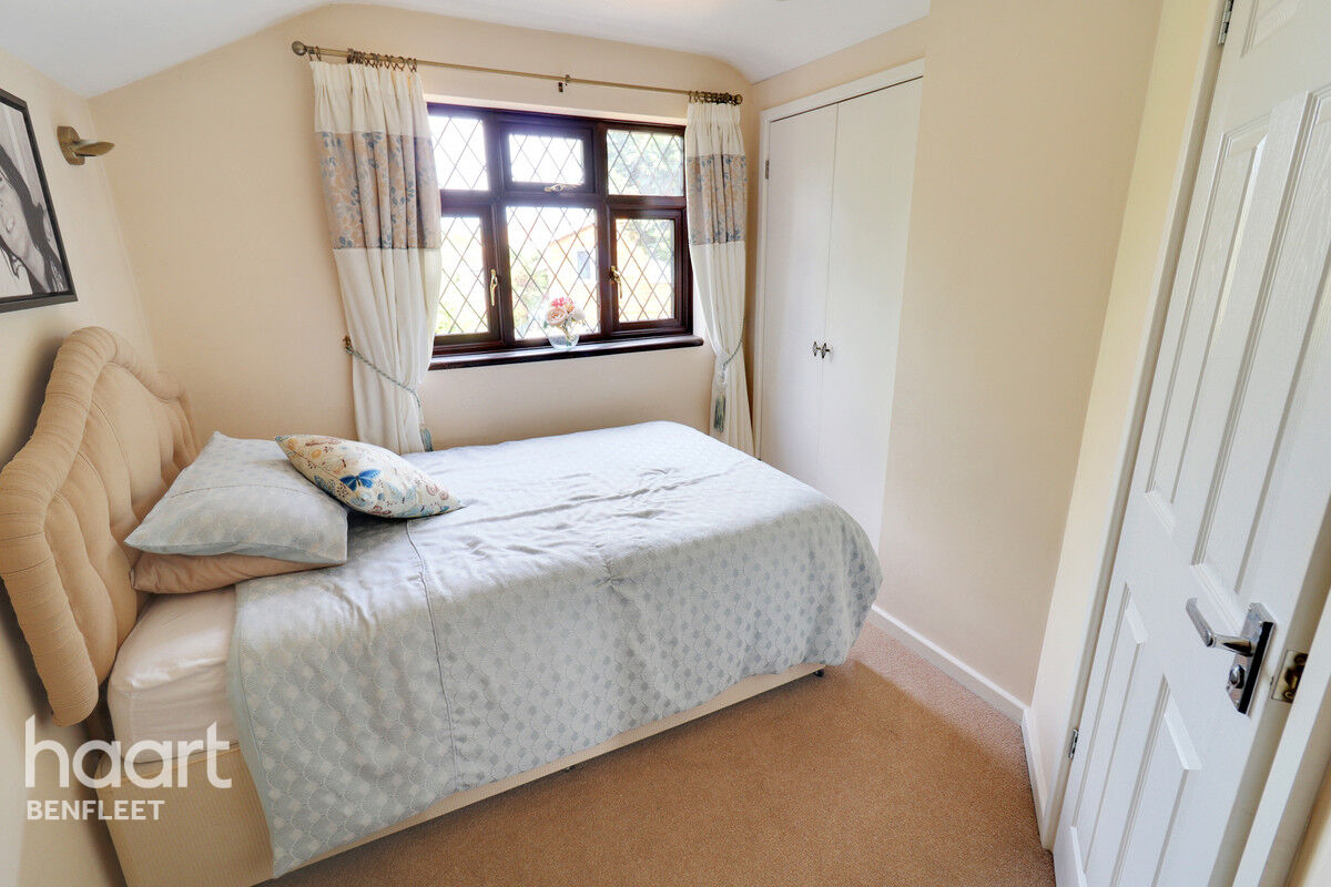 4 bedroom Detached house Rayleigh Road, Benfleet £800,000 haart