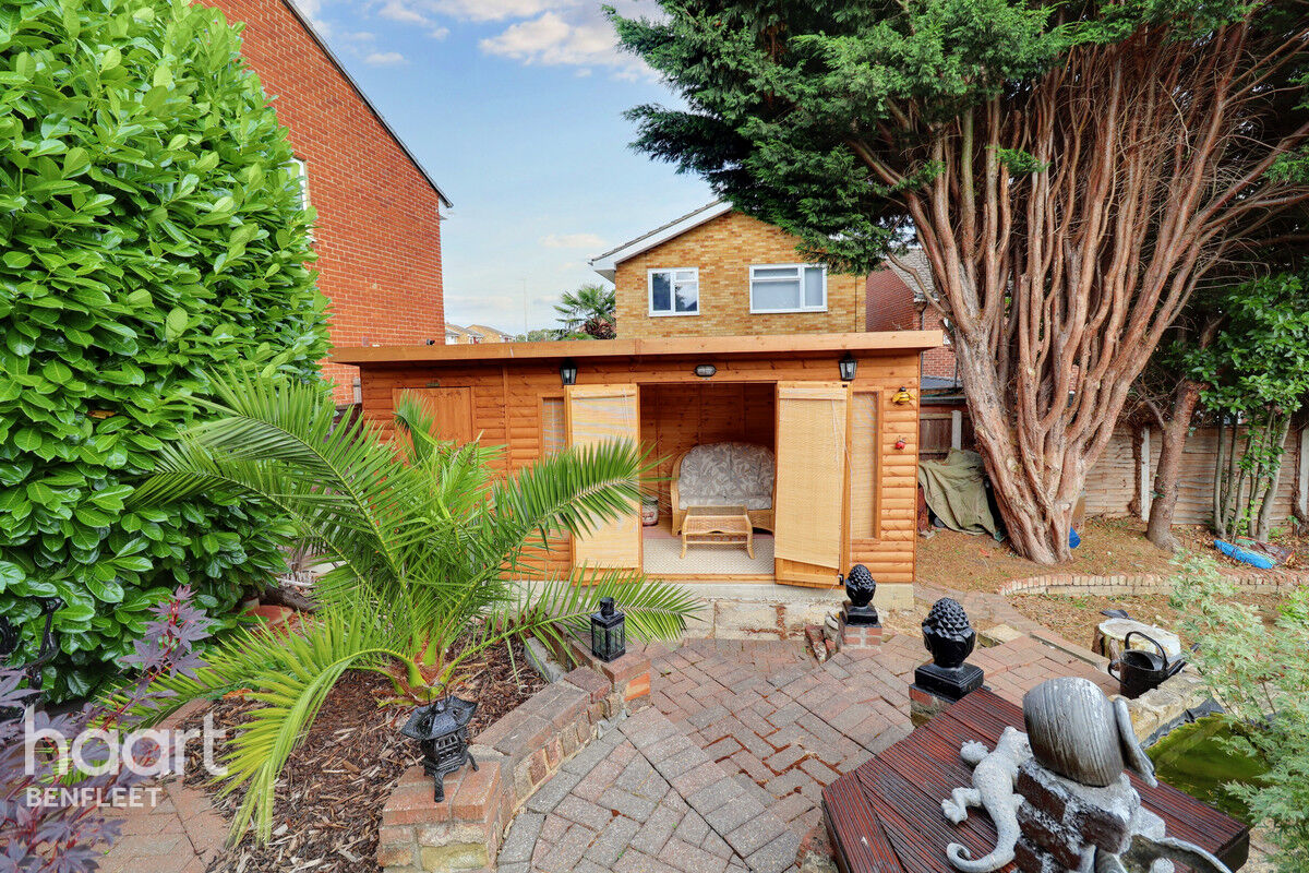 4 bedroom Detached house Rayleigh Road, Benfleet £800,000 haart