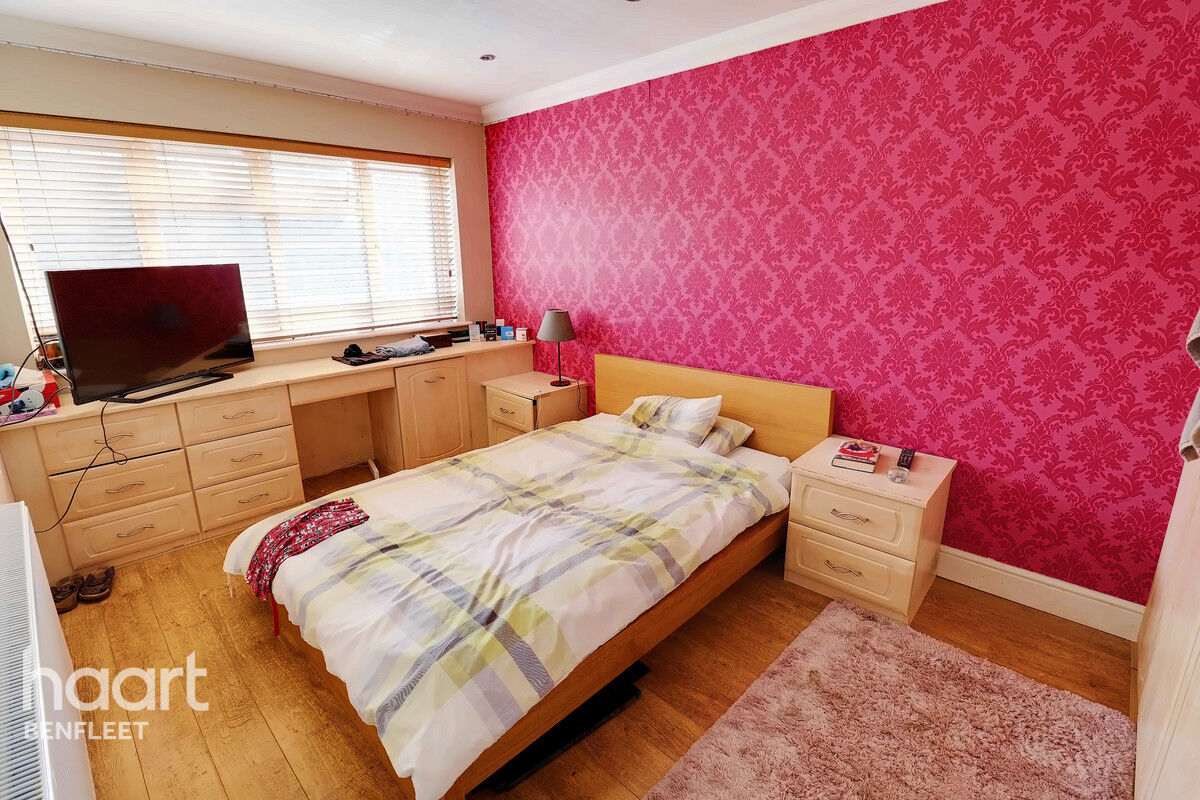 5 bedroom Detached house Stanley Road, Benfleet £550,000 haart