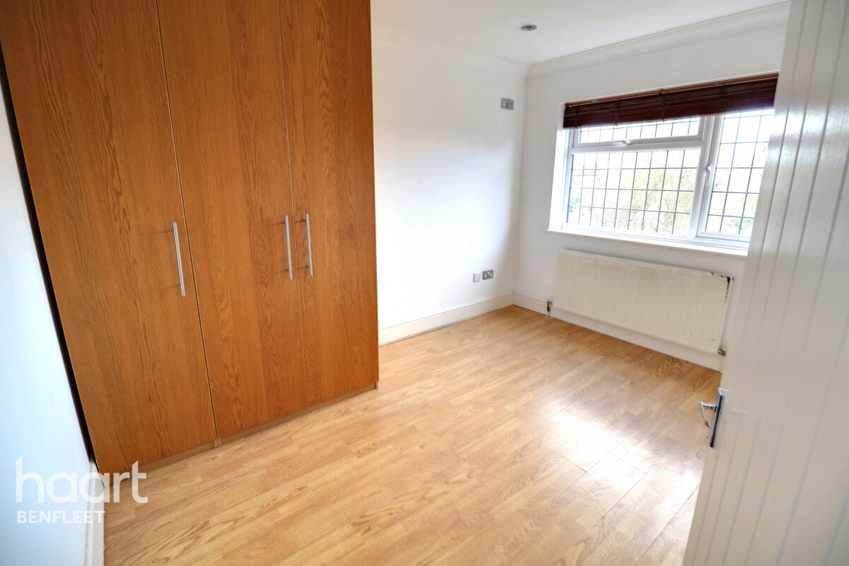 5 bedroom Detached house Stanley Road, Benfleet £550,000 haart