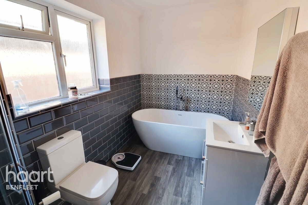 5 bedroom Detached house Stanley Road, Benfleet £550,000 haart