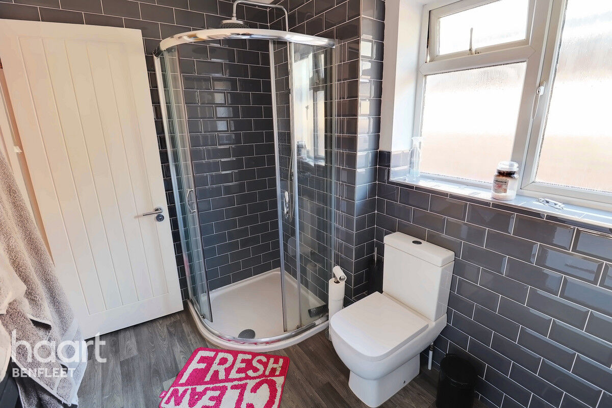 5 bedroom Detached house Stanley Road, Benfleet £550,000 haart