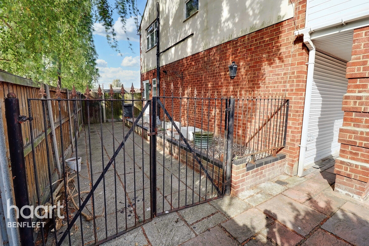 5 bedroom Detached house Stanley Road, Benfleet £550,000 haart