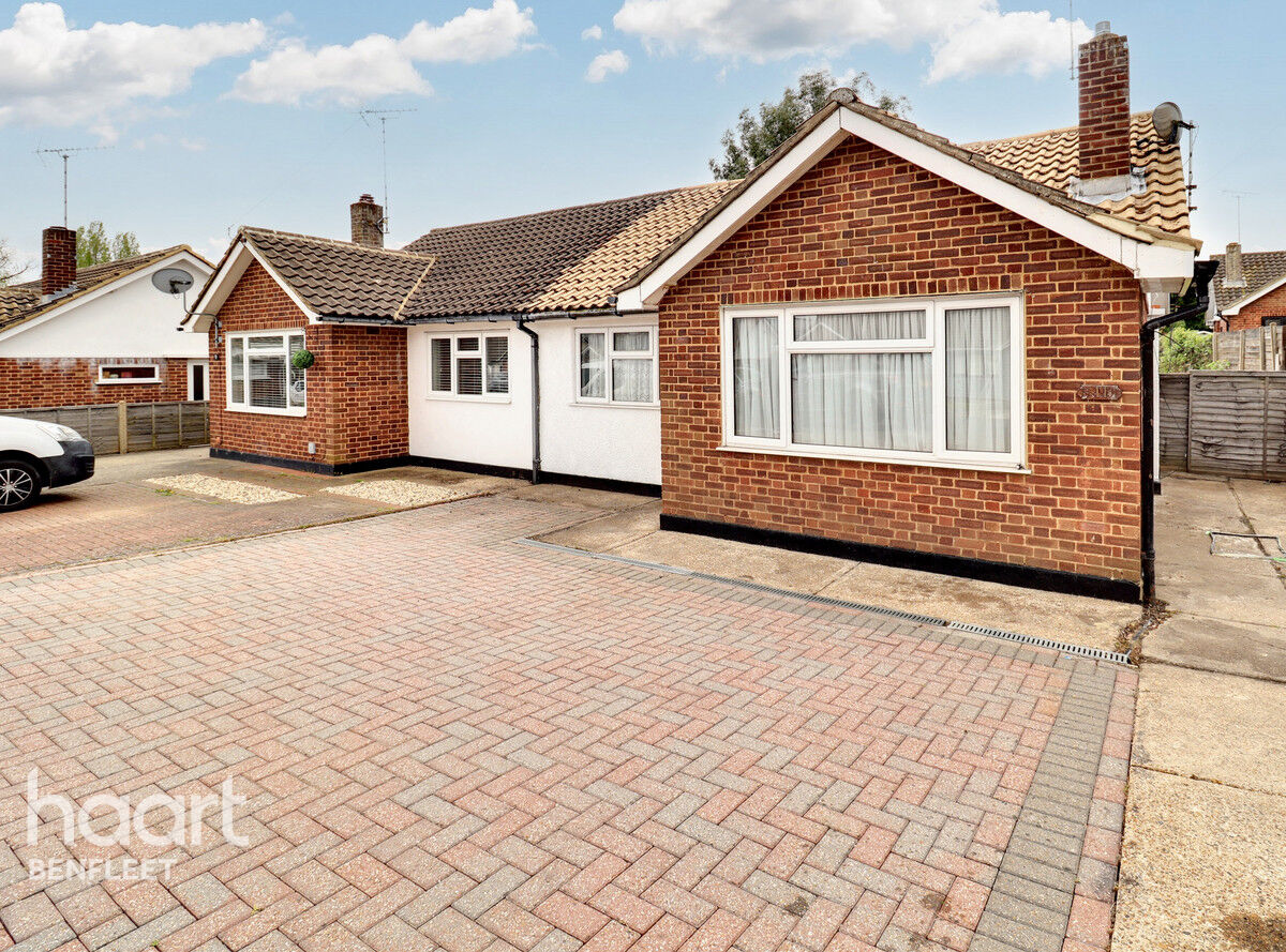 3 bedroom Semidetached bungalow Sandown Road, Benfleet £350,000