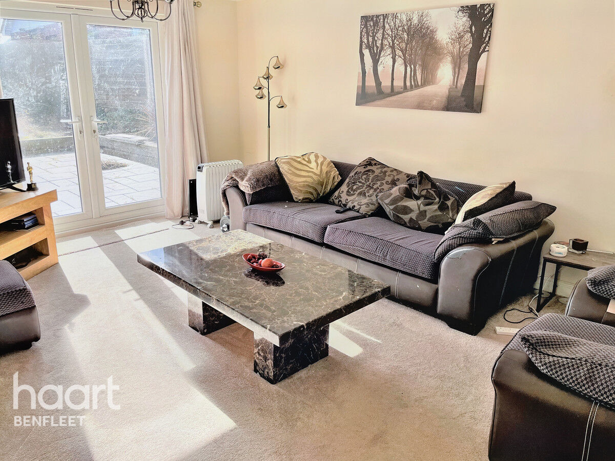 3 bedroom Semidetached bungalow Sandown Road, Benfleet £360,000