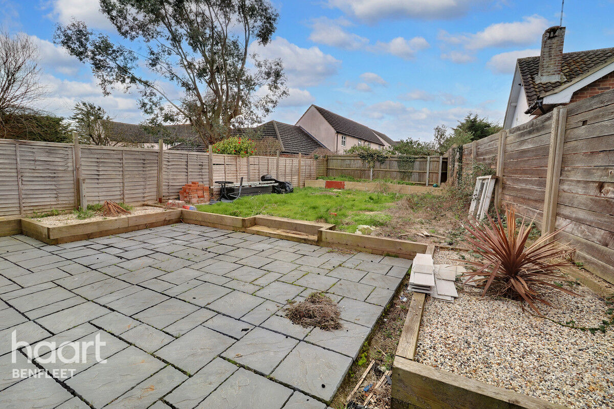3 bedroom Semidetached bungalow Sandown Road, Benfleet £350,000